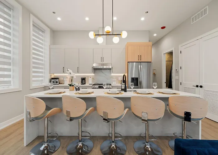 Modern 2-Bd 2-Ba Retreat Near Medical District