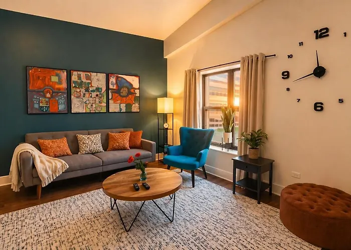 Mccormick Place 420 Friendly 3Br In Downtown Chicago With Optional Parking Sleeps 8 Guests Near Soldier Field, Grant Park And Lakefront Trail