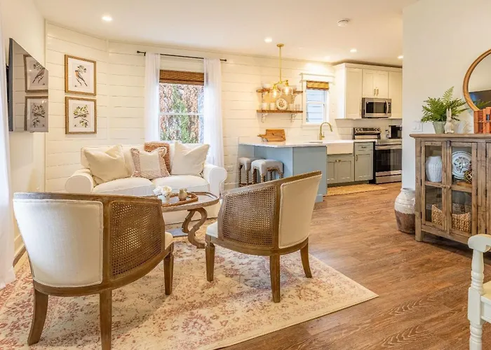 Kildahl House - Boutique Farmhouse Suite #1