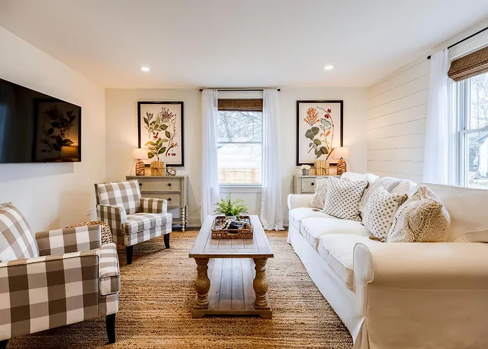 Kildahl House - Boutique Farmhouse Suite #4
