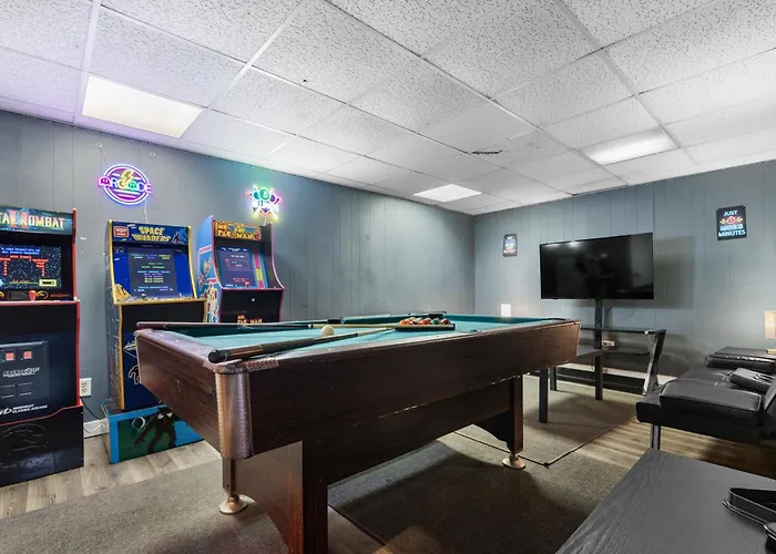3 Bedroom Game House With Pool Table And Arcades