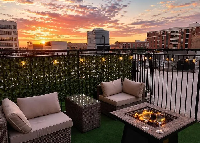 Luxury 3Br Spacious Suite Sleeps 8 Guests With Patio, Skyline View, Optional Parking And Gym Access Near Mccormick Place And Lakefront