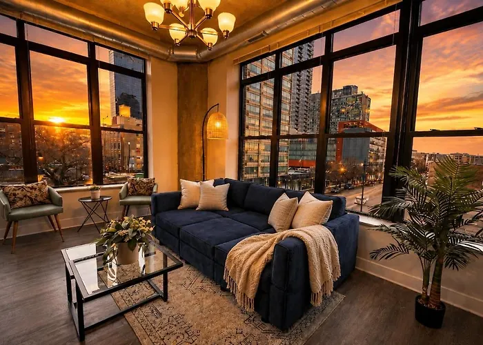 Mccormick Place Stylish Corner Suite With Optional Parking And Gym Access Sleep 6 In South Loop Chicago
