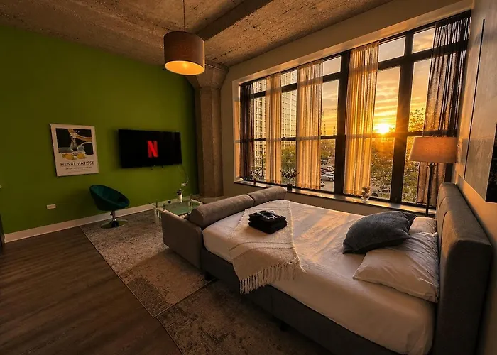 Mccormick Place Beautiful Studio Suite With Optional Parking And Gym Access Sleeps 4 Near Soldier Field And Downtown Chicago