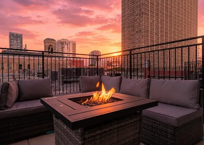 Mccormick Place 2Br Suite With Patio, Skyline View And Optional Parking Sleeps 6 Near Soldier Field And Grant Park