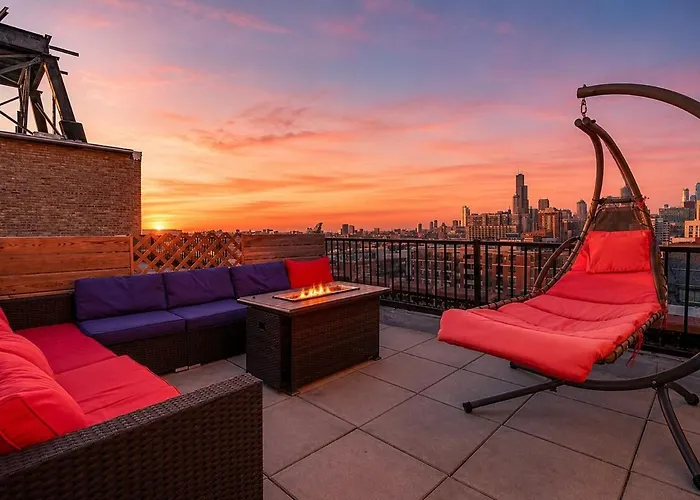 Mccormick Place 3Br Luxury Penthouse Duplex With Personal Rooftop And Optional Parking For 8 Guests In Chicago South Loop