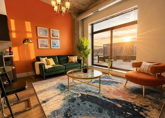 Modern South Loop 2Br Apartment With View Of Skyline Patio And Gym Access Near Mccormick Place Convention Center & Museum Campus