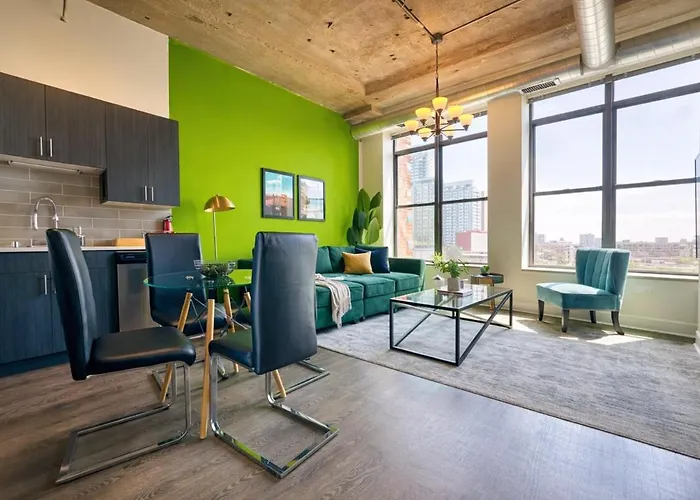 Central 2Br South Loop Location With Optional Parking & Gym Access Near Mccormick Place, Shedd Aquarium & Navy Pier