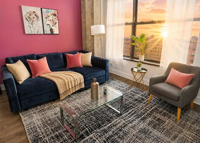 Business Ready 2Br Apartment In South Loop With Skyline View, Optional Parking & Gym Access Close To Mccormick, Downtown & Cta