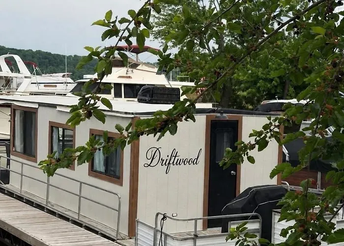 Driftwood Cozy Houseboat On The Water For 2