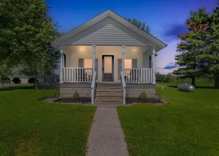 The Oasis Country 3 Bedroom Farmhouse