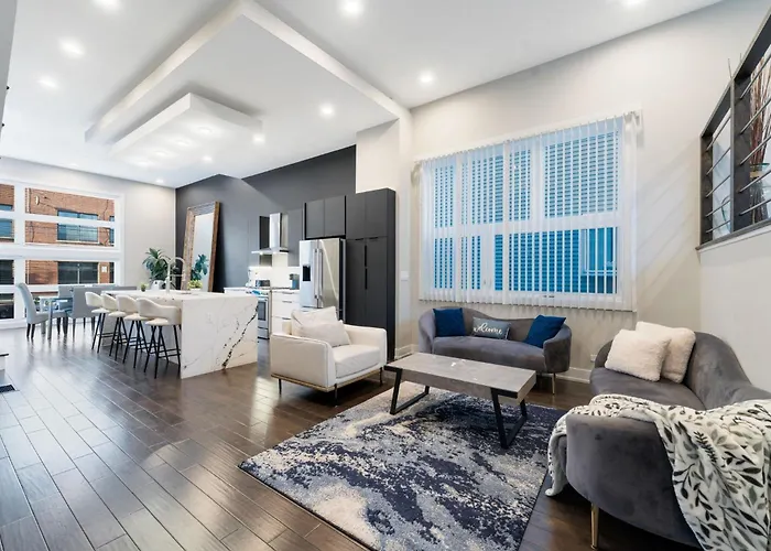 Magnificent New Home W/8 Beds & Free Parking