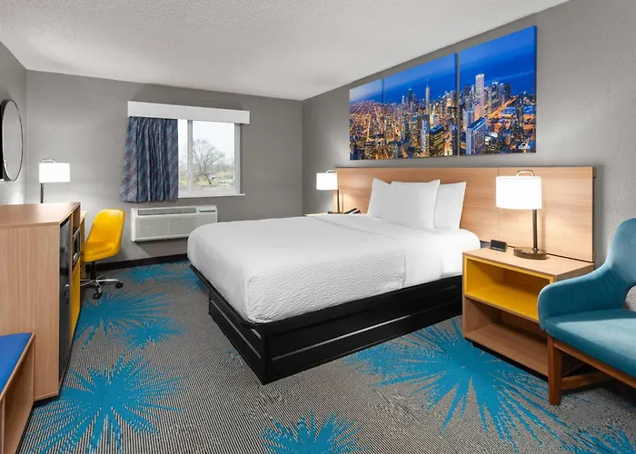 Days Inn By Wyndham Waukegan Great Lakes-Free Breakfast And Naval Base Shuttle
