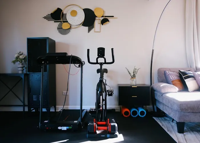 3Br Modern Apt • Gym • Workspace • Quiet Location