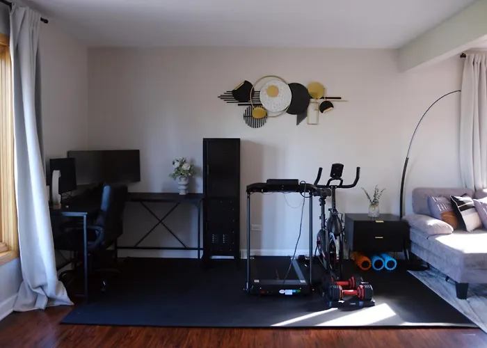 3Br Modern Apt • Gym • Workspace • Quiet Location