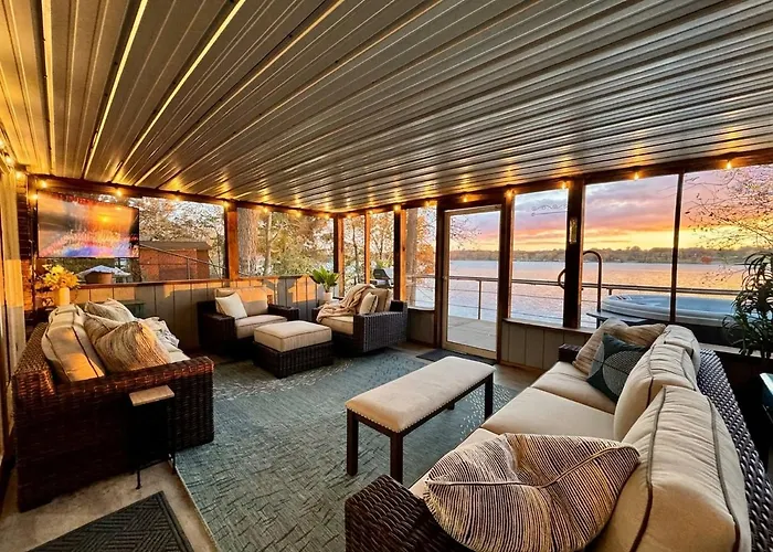 Cozy Lakefront Aframe W Hot Tub & Dock