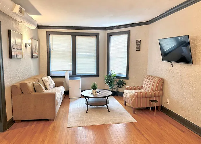 Quiet 1Br, Eat-In Kitchen, Close To Midway
