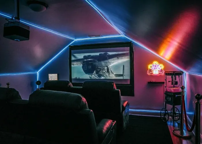 Sleeps 18 • 8Br • Game Room • Gym • Theater