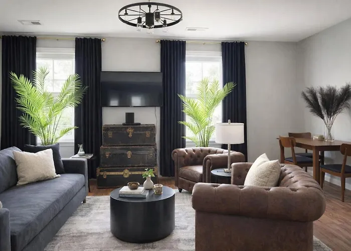 Cozy Old Chicago Style Retreat In Evanston
