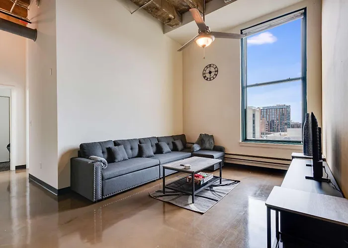 West Loop - City Views With In & Out Parking 5