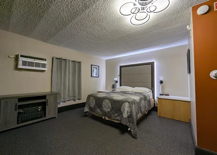 Hickory West Inn