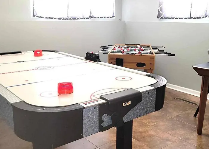 House 3Br 1.5 Bath/Sleeps8/ Gamerm/Dogfrdly/Bbq