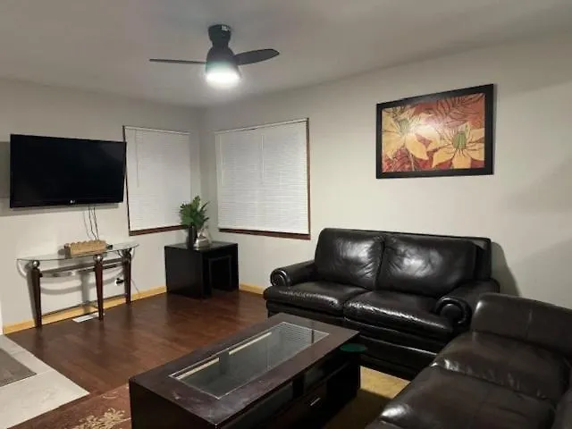 Sunnyside Rental-Entire Vacation Home 3 Bedroom 2 Bathrooms 1 Kitchen