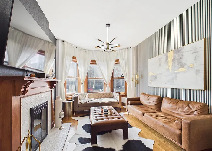 Wrigleyville Art Deco Executive Duplex Garage