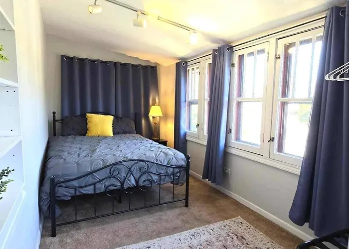 Oakpk/Publictran/2Bd/Sleep6/Wifi/Chgo/Lndry/Garage