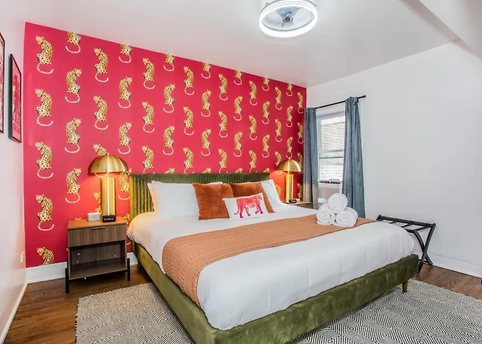 King Bed, Great Wifi, United Center, Walk To Train