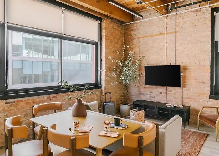 Livn West Loop Chicago 2 Bedroom City View