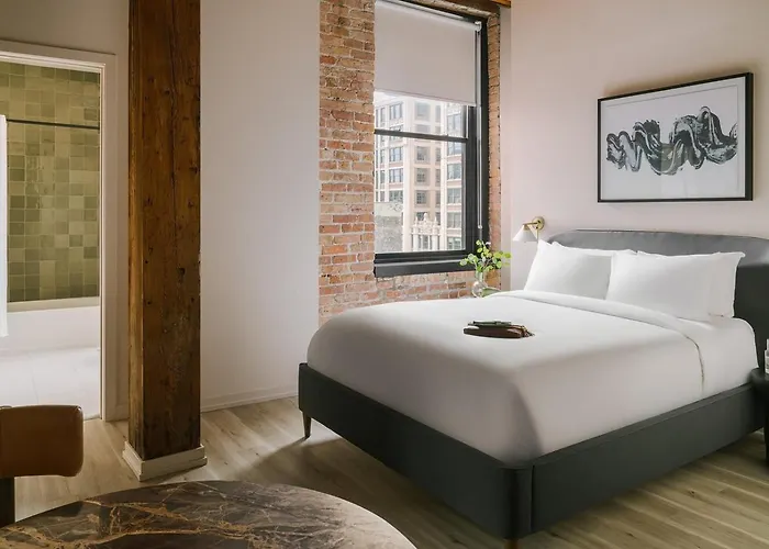 Livn West Loop Chicago Queen Superior Studio