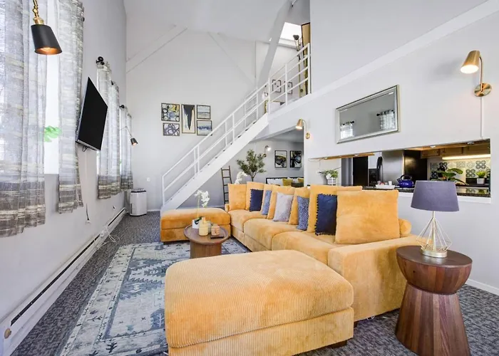 Downtown Penthouse I Vintage , Gym & Balcony #5