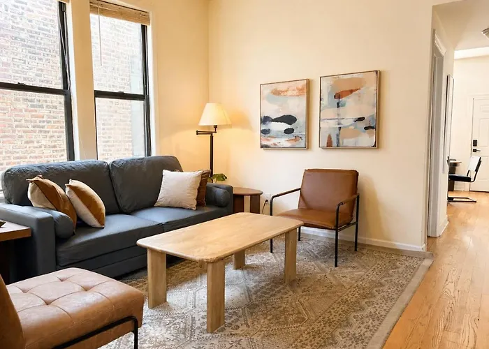 Flexhome Ukrainian Village • 2Br • Walkable + Private Balcony - Sleeps 6