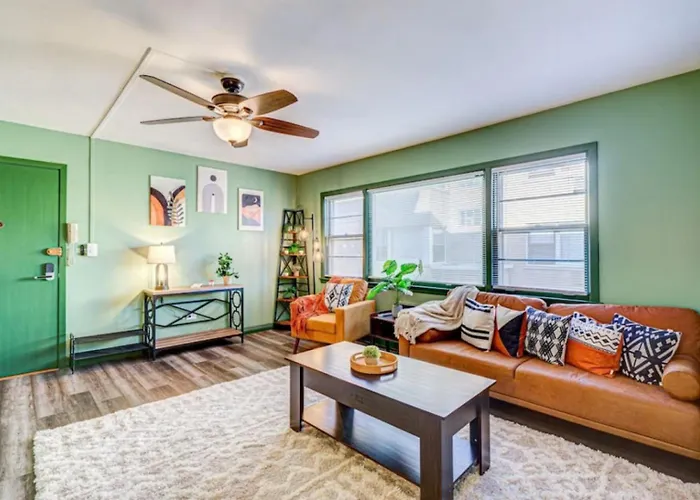 2Br Near Ohare Oak Park Coffee Nook