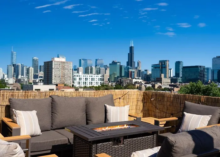 Penthouse With Private Rooftop And Skyline Views - Sleeps 6