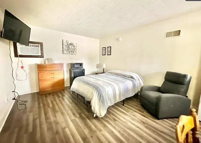 Flora Motel