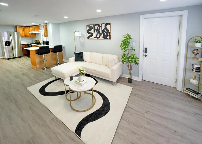 Modern 2Br Gem Free Parking-10 Min Midway Airport-15 Min Dtwn