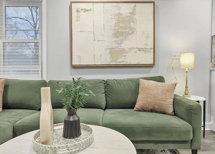 Cozy 4Br 2Ba Worth Home