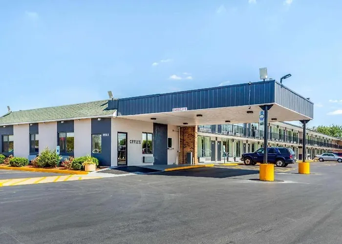 Econo Lodge Shorewood