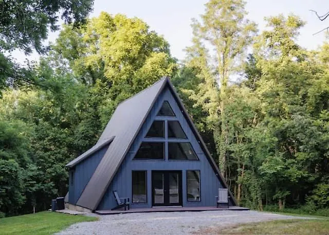 The Shady Roost | Cozy Cabin W/ Hot Tub & Fire Pit
