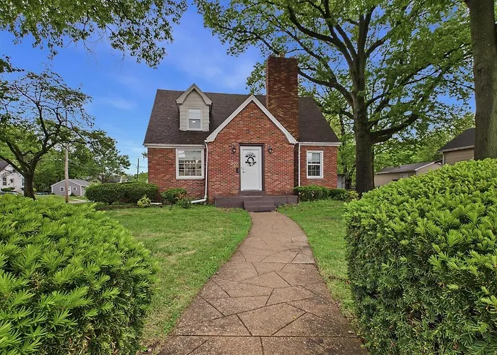 Brick B&B - 3Bed 2Full Bath! Downtown Edwardsville