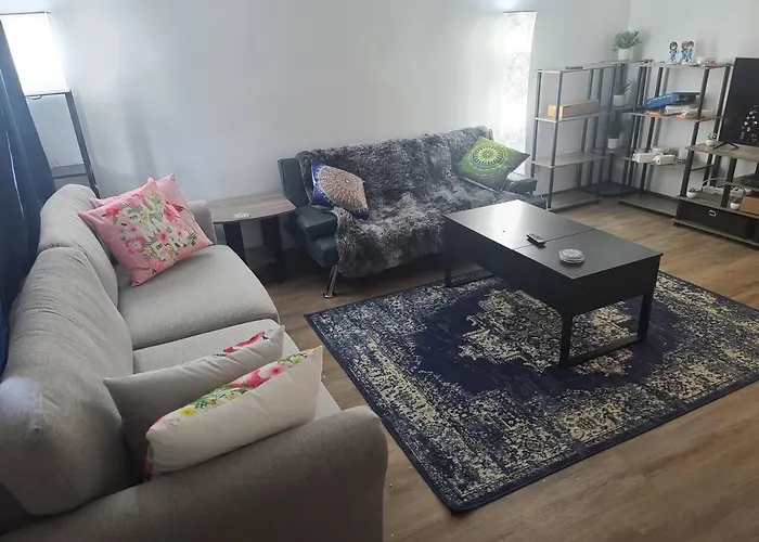 3 Bedroom Home Near Foundation Park