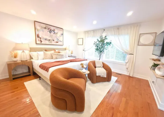 Private Nature Retreat King Suite Sleeps 8