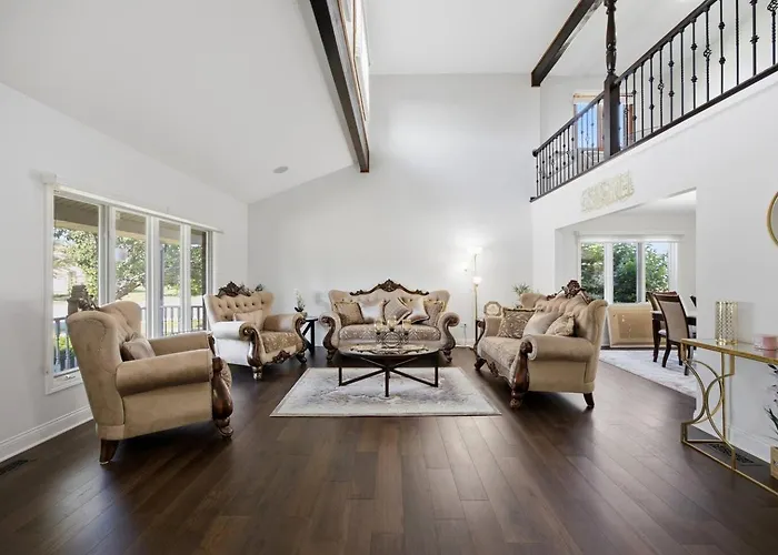 Sleeps 17 Free Parking Spacious 5Br Chicago