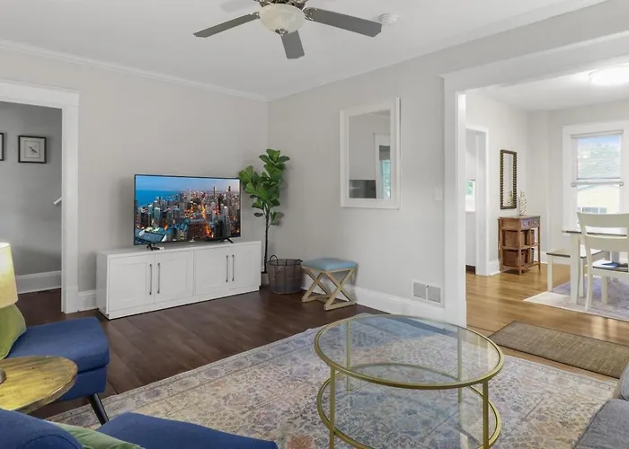 Home In Dt Libertyville Great For Navy Graduations