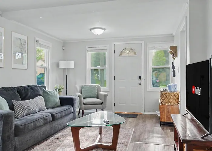 Home In Dt Libertyville Near Corp Hqs And Naval Base