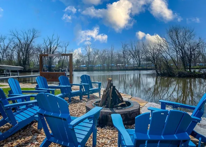 The Whispering Willow Sactuary On The Chain O Lakes - Wellness Center