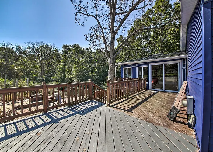 Lake Shelbyville Retreat! Cabin 1 Mi To Water