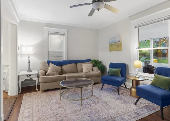 Home In Dt Libertyville Great For Navy Graduations